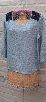 Bloesje maat s/m atmosphere 48cm van oksel, Kleding | Dames, Blouses en Tunieken, Ophalen of Verzenden, Maat 36 (S)