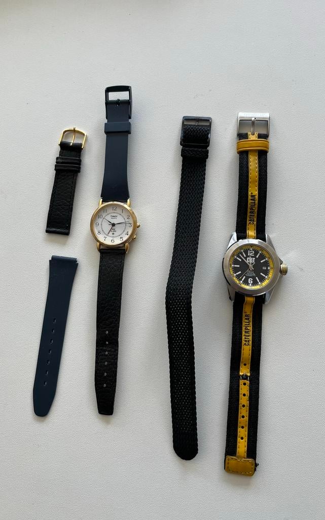Horloges 2 st, Bijoux, Sacs & Beauté, Montres | Femmes, Montre-bracelet, Autres marques, Enlèvement ou Envoi, Acier