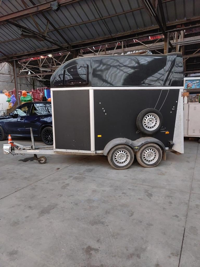 Humbaur busje voor 2 paarden, Ophalen