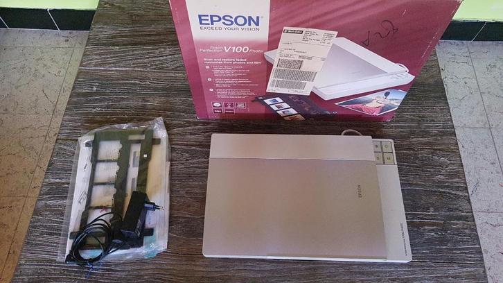 Scanner Epson V100 Perfection Photo, Informatique & Logiciels, Scanners, Utilisé, Scanner à plat, Enlèvement
