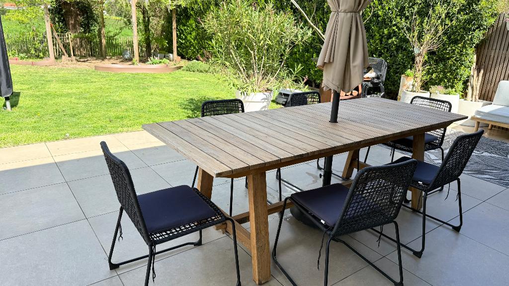Houten tuintafel met 10 zwarte geweven stoelen., Ophalen, Zo goed als nieuw, Rechthoekig, Hout