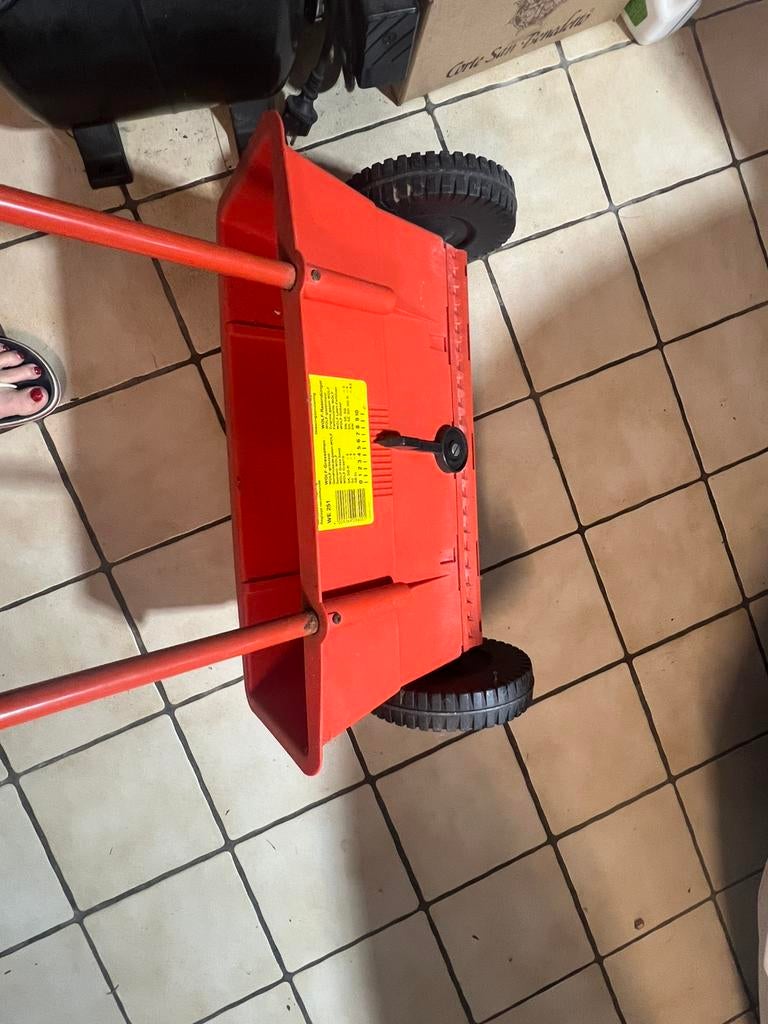 Épandeur de jardin, marque Wolf utiliser 1 x !, Enlèvement, Comme neuf