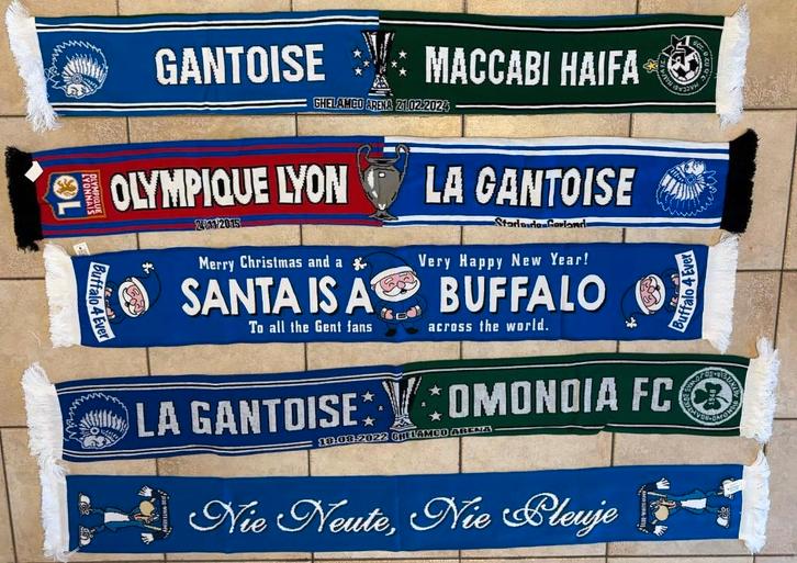 Lot de foulards gantois pour collectionneurs (5 pièces), Collections, Articles de Sport & Football, Comme neuf, Fanion ou Écharpe