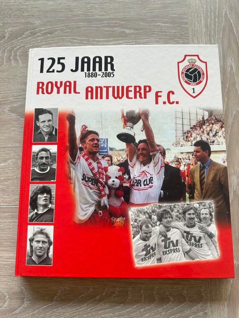 125 jaar RAFC Guldenboek gesigneerd door Antwerp legendes!, Ophalen, Zo goed als nieuw
