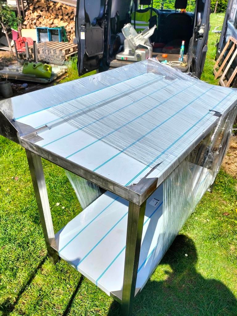 INieuwe inox werktafel, Ophalen