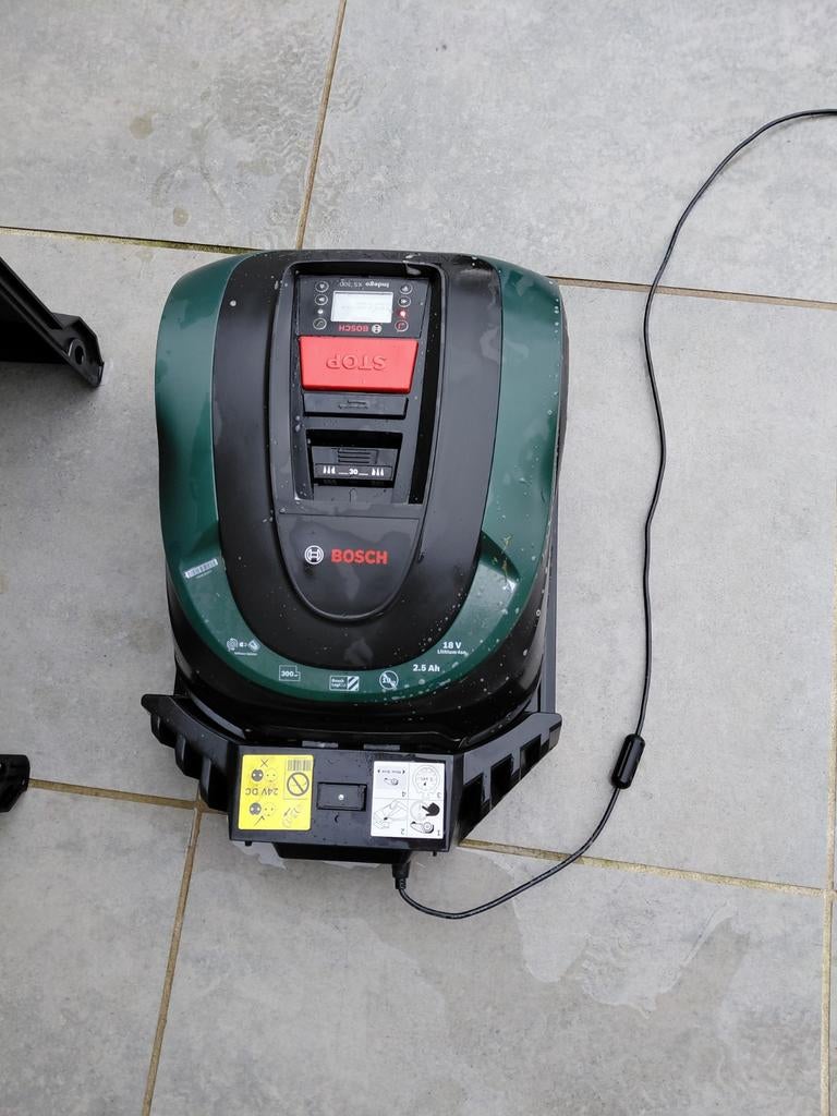 Bosh indego xs 300 met garage, Tuin en Terras, Robotmaaiers, Ophalen