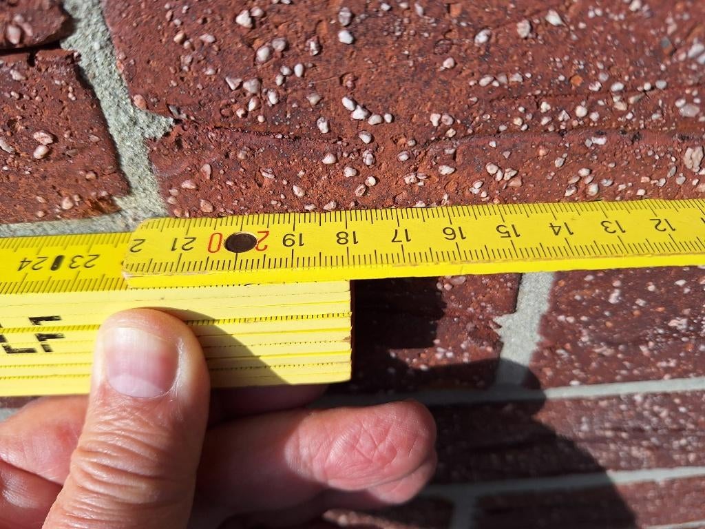 Gevraagd, gevelstenen., Enlèvement, Briques