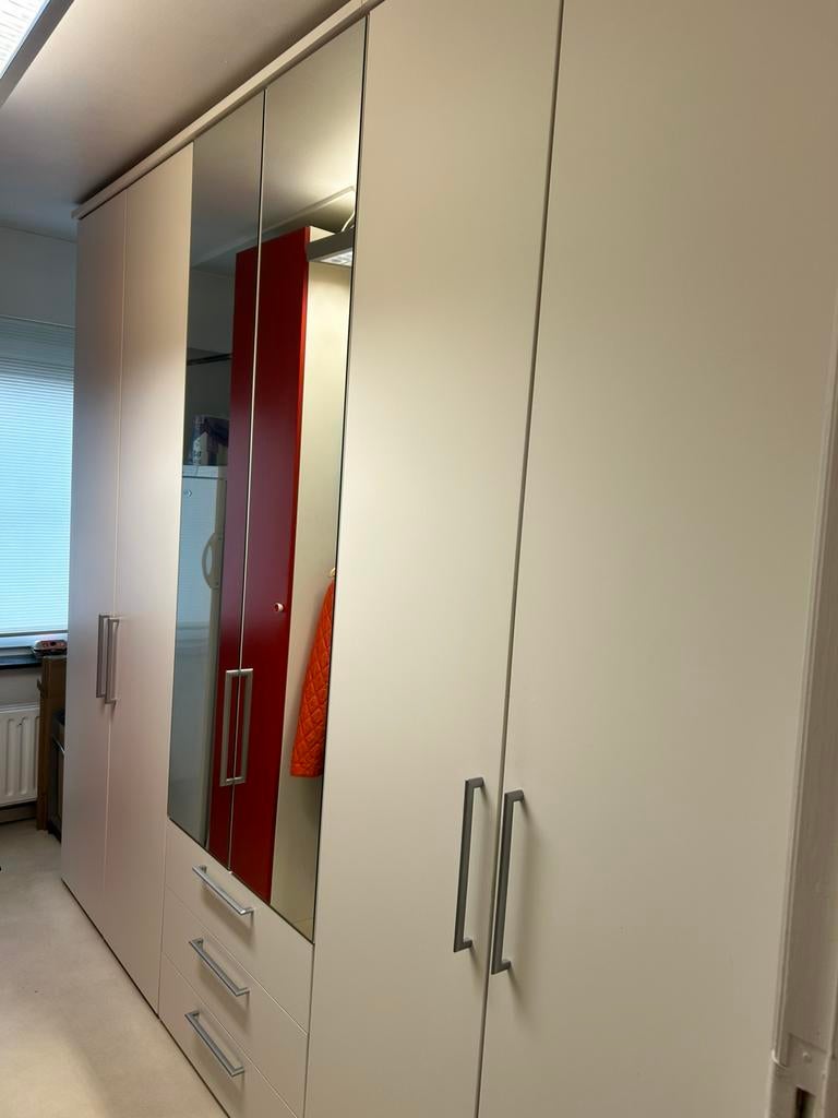 Kleerkast, Ophalen, Zo goed als nieuw