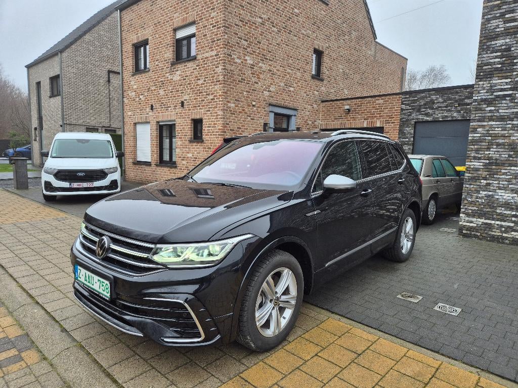VW Tiguan R-Line 2024 2.0TSI *1.800*kms FULL OPTION GARANTIE, Auto's, Automaat, 1998 cc, 4 cilinders, Lichtsensor