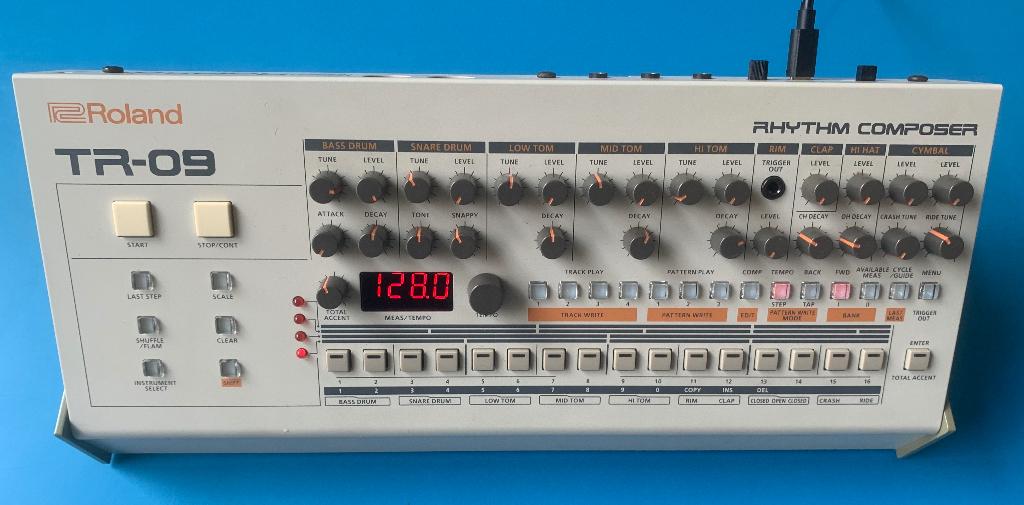 ROLAND TR-09, Musique & Instruments, Batteries électroniques, Comme neuf, Roland, Enlèvement