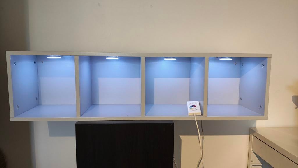 Grijskleurige hangkast met verstelbare verlichting, Huis en Inrichting, Ophalen