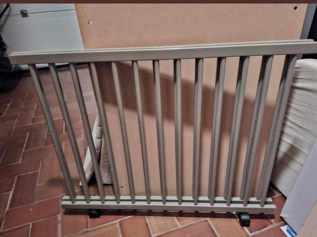 Parc beige avec matelas à roulettes assorti, Enfants & Bébés, Parcs, Enlèvement