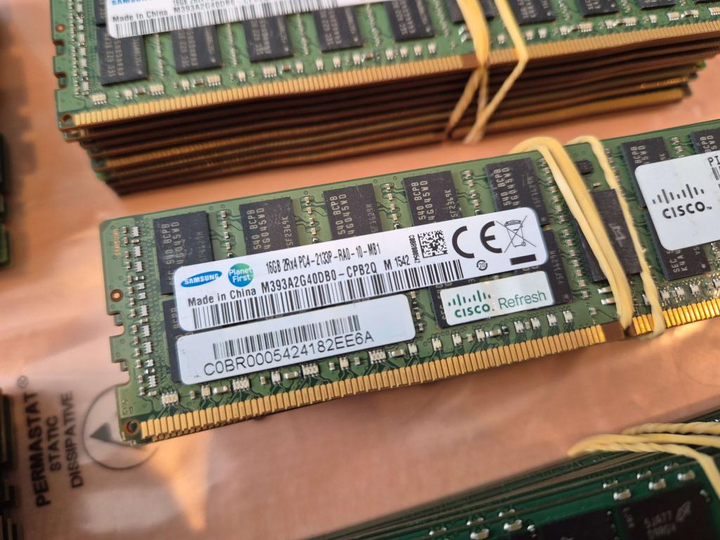 104x DDR4 ECC | 21x 32GB. 79x 16GB & 4x 8GB, Niet ingevuld, 32 GB, Enlèvement ou Envoi, DDR4