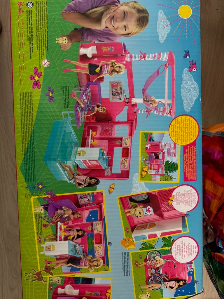 Barbie caravan met zak vol met barbies, Ophalen, Zo goed als nieuw