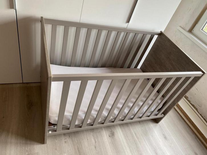 Babybed,commode en park, Kinderen en Baby's, Kinderkamer | Complete kinderkamers, Zo goed als nieuw, Ophalen