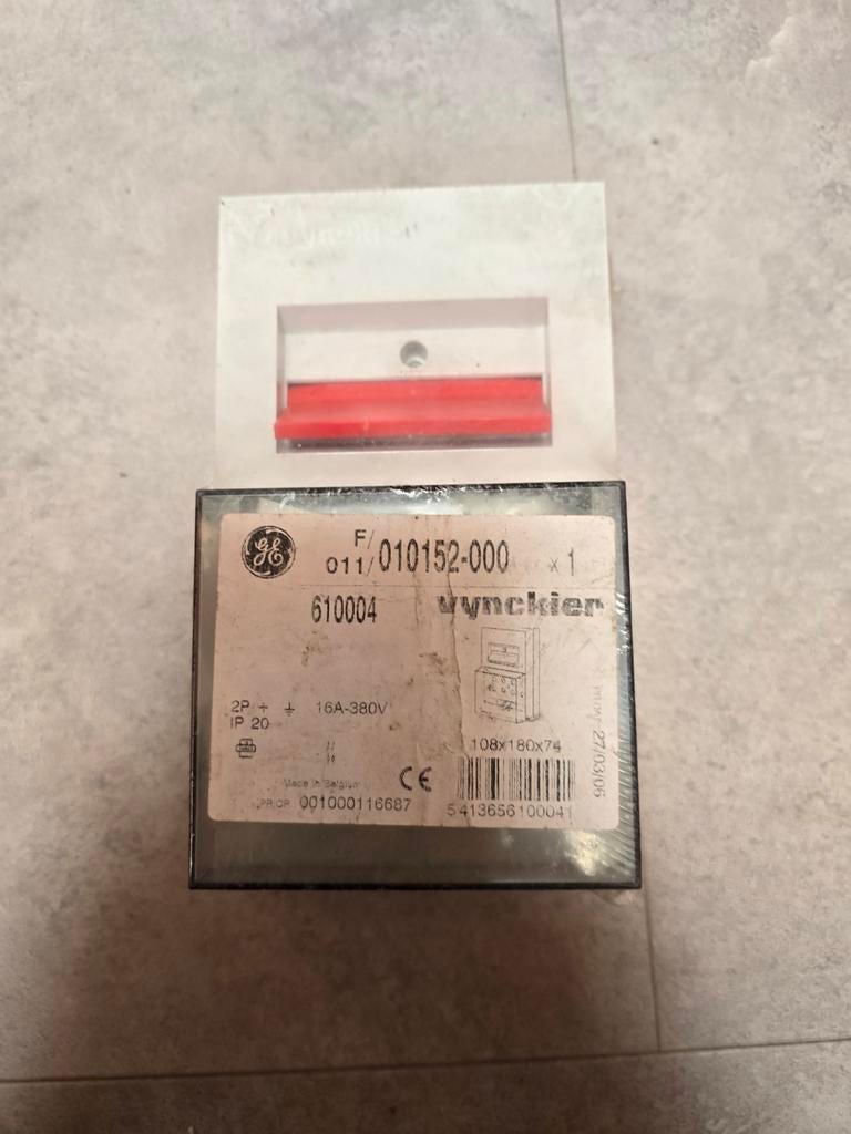 Vynckier zekeringkastje, Enlèvement ou Envoi, Interrupteur