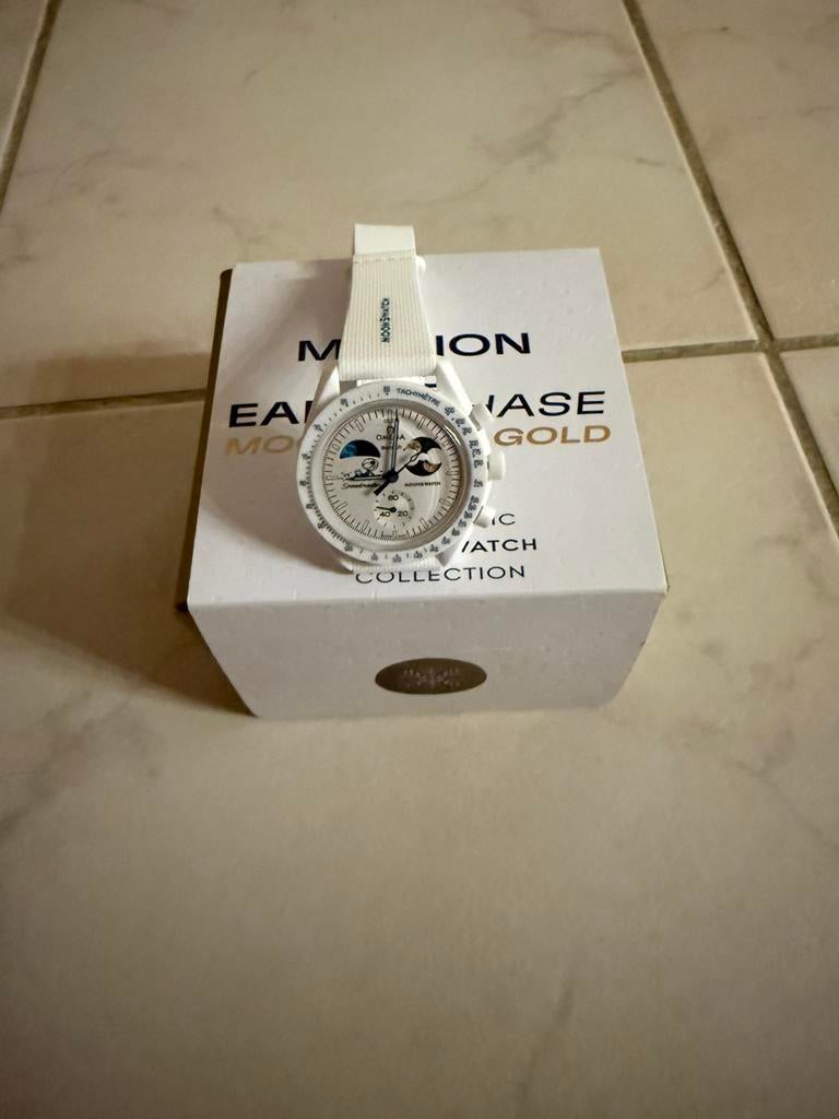 Omega x Swatch moonswatch Snoopy white, Bijoux, Sacs & Beauté, Montres | Femmes, Enlèvement ou Envoi, Comme neuf, Swatch