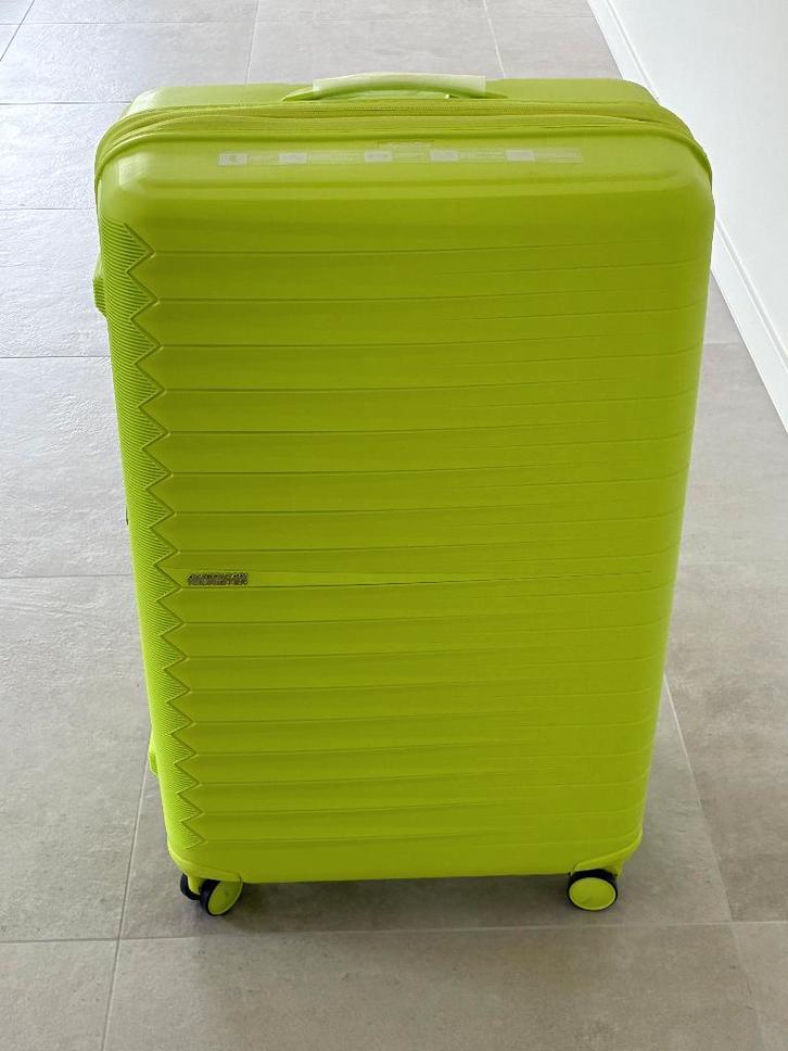 Koffer American Tourister - Nieuw - 78 cm, Handtassen en Accessoires, Koffers, Nieuw, Hard kunststof, 70 cm of meer, 45 tot 55 cm