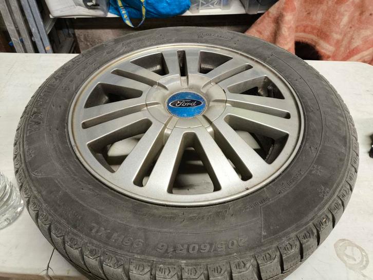 4 jantes ford 16 pouces montes pneu hiver, Auto diversen, Wieldoppen, Ophalen