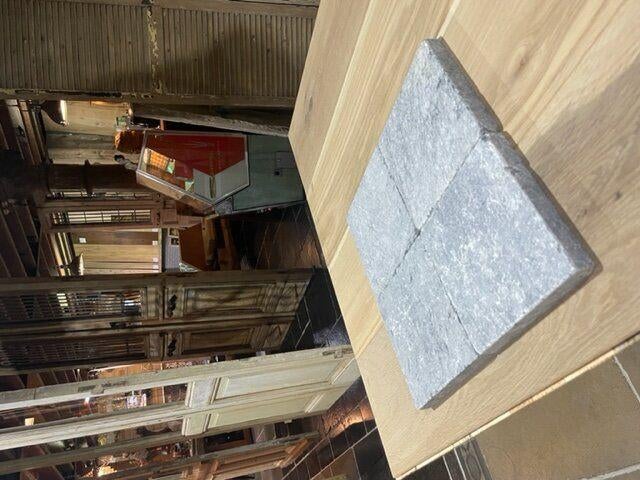 HARDSTEEN TEGELS ANTIEK VEROUDERD 15X15CM IN DE SALE, Antiek en Kunst, Antiek | Wandborden en Tegels, Ophalen