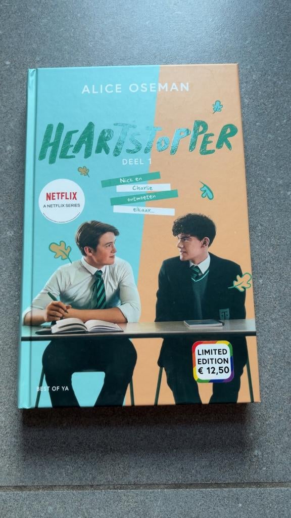 Heartstopper deel 1 limited edition - Alice Oseman (NL), Boeken, Romans, Zo goed als nieuw, Verzenden
