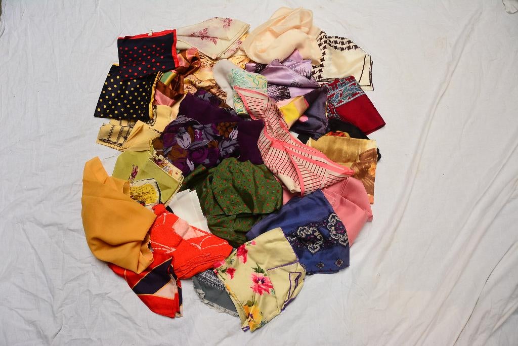 Écharpes pour femmes Environ 35 pièces, ANDERE, Enlèvement ou Envoi, Porté, Écharpe