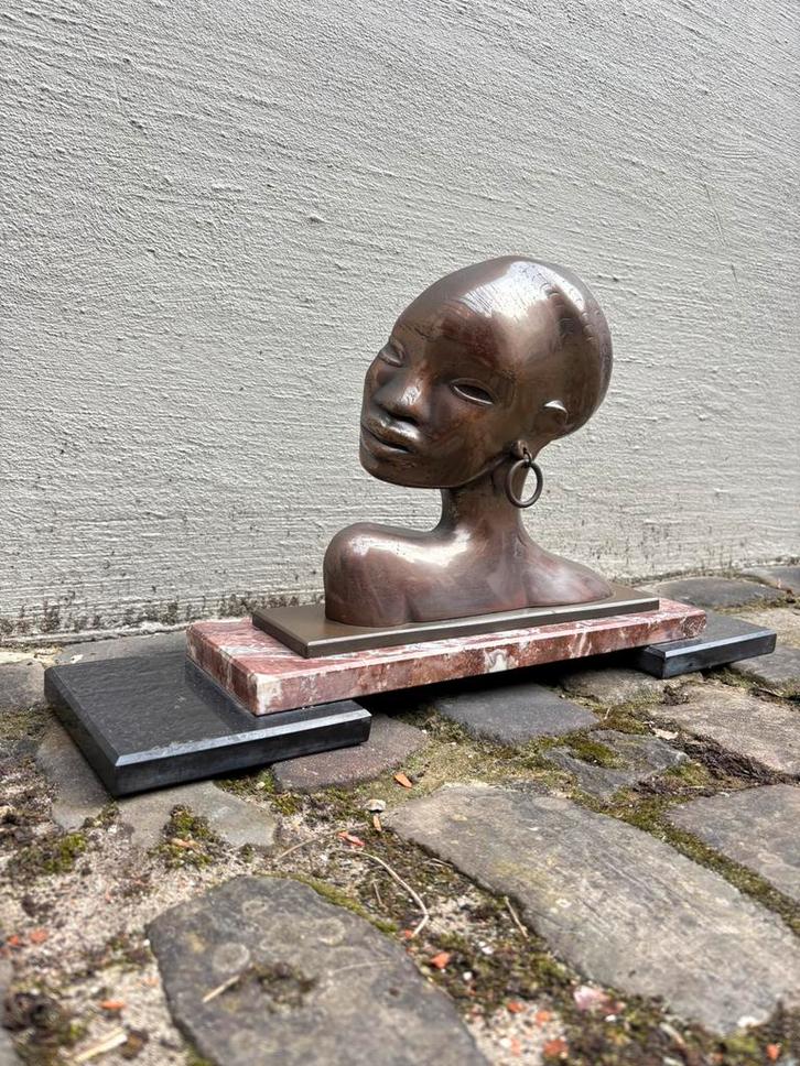 Buste en bronze d'une femme africaine par Karl Hagenauer, Antiquités & Art, Art | Sculptures & Bois, Buste, Brons, Femme, 20 - 50 cm