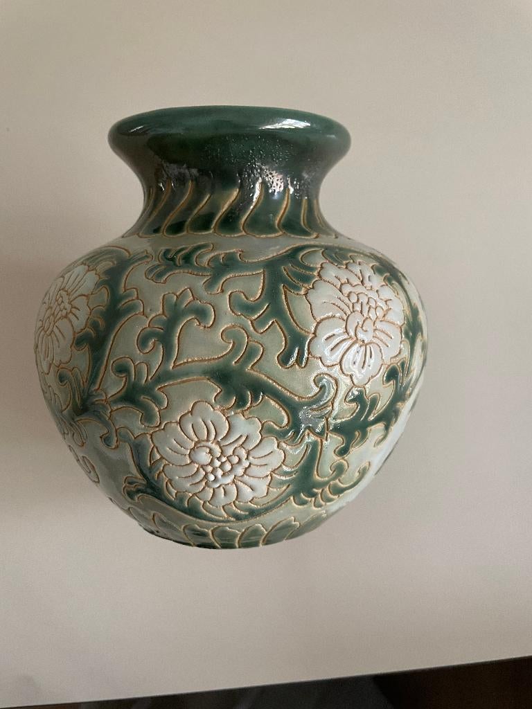 Beau vase céramique motif chinois en relief parfait état, Enlèvement