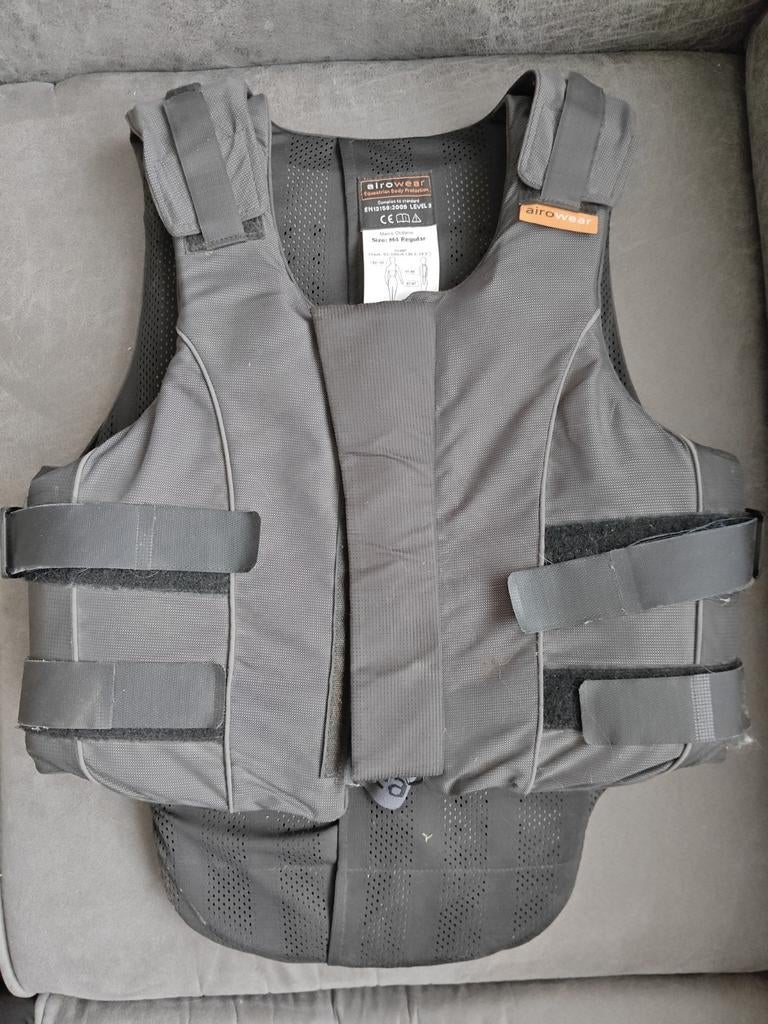Airowear body protector maat M4regular, Animaux & Accessoires, Chevaux & Poneys | Guêtres en cloche, Équitation, Enlèvement