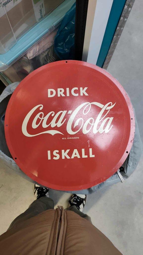 originale vintage en émail Coca-Cola  Ø 45 cm — Suédoise, Antiquités & Art, Antiquités | Email, Enlèvement ou Envoi