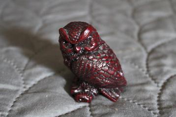 Uiltje bordeaux 4 x 3,5 x 5,5 cm beschikbaar voor biedingen