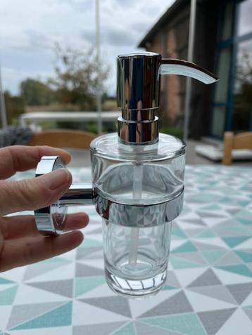 Zeepdispenser beschikbaar voor biedingen