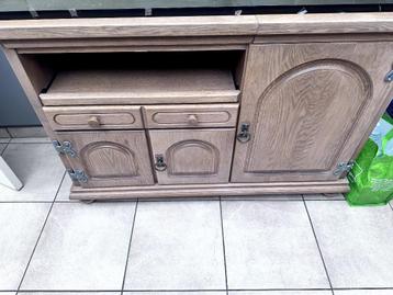 Massieve eiken tv-kast – in redelijke sta beschikbaar voor biedingen