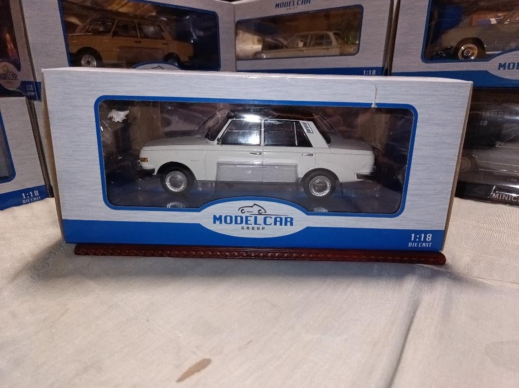 Wartburg 353 wit om 1:18 - MCG, Hobby en Vrije tijd, Modelauto's | 1:18, Zo goed als nieuw, Auto, Overige merken, Ophalen of Verzenden