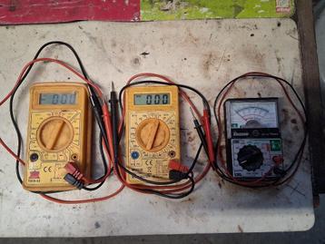 Set van 2 digitale en 1 analoge mulimeter beschikbaar voor biedingen