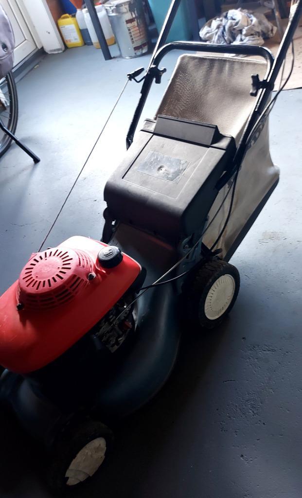 Grasmaaier Honda in zeer goede staat., Tuin en Terras, Grasmaaiers, Gebruikt, Benzine-grasmaaier, Cirkelmaaier, Opvangzak, Opvangbak