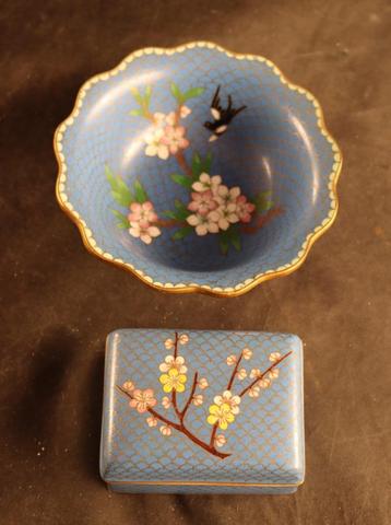 Fraai kistje en schaaltje met cloisonne beschikbaar voor biedingen