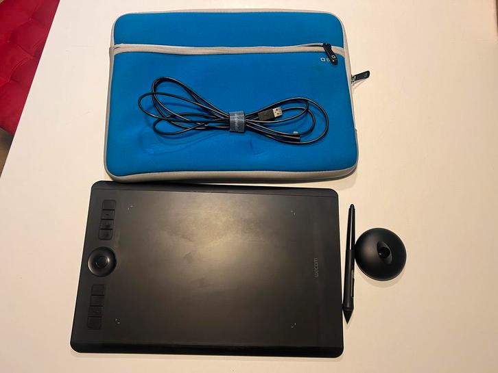 Wacom Intuos Pro Medium, Computers en Software, Tekentablets, Zo goed als nieuw, Draadloos, Multi-touch, Ophalen of Verzenden