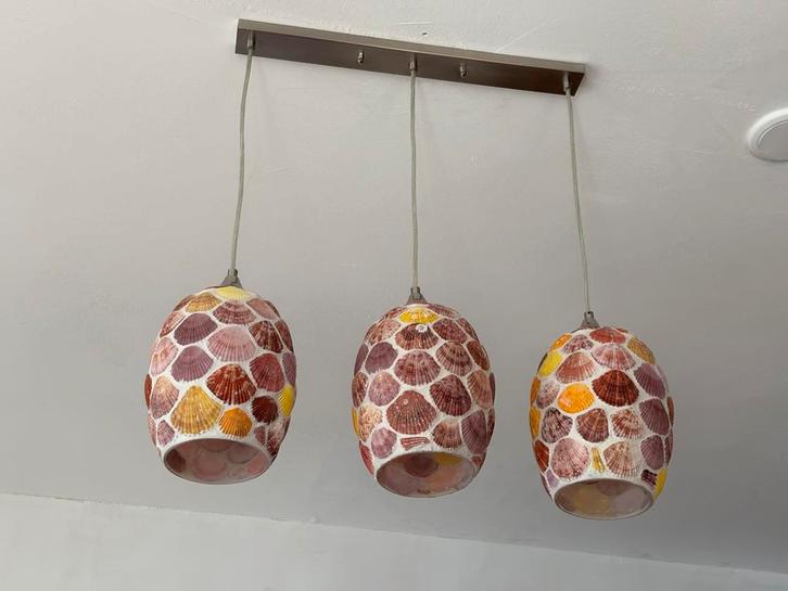 Hanglamp met schelpen – 3 lampen (nieuw in doos), Huis en Inrichting, Lampen | Hanglampen, Nieuw, Ophalen of Verzenden