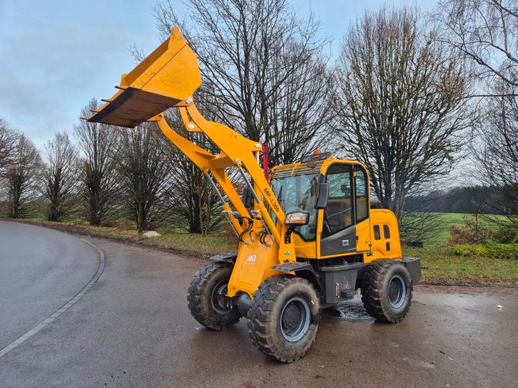 Chargeur sur pneu MP L300, Articles professionnels, Machines & Construction | Grues & Excavatrices