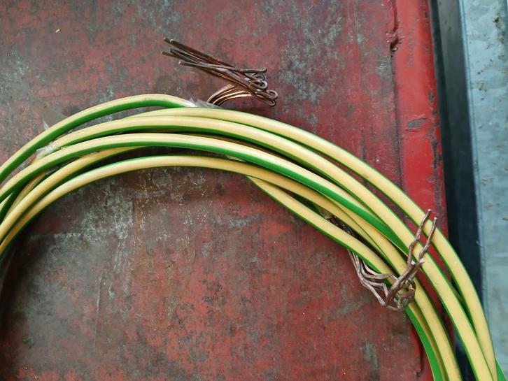 Aardingspinnen en aardingskabel, Doe-het-zelf en Bouw, Elektriciteit en Kabels, Zo goed als nieuw, Ophalen