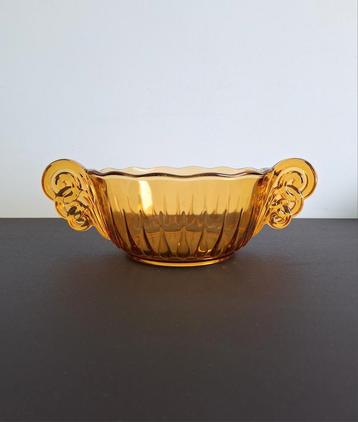 Art Deco schaal Val St Lambert Luxvalserie model Gervaise beschikbaar voor biedingen