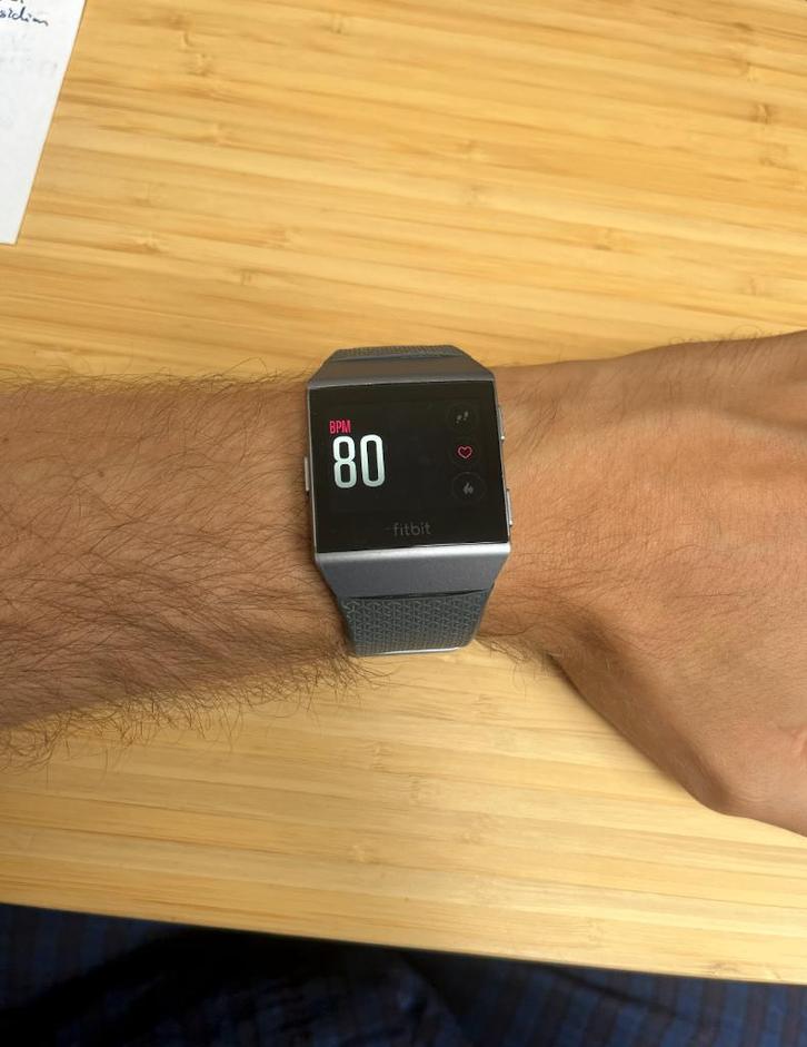 Fitbit Ionic Charcoal & Smoke Grey, Sport en Fitness, Hartslagmeters, Zo goed als nieuw, Overige merken, Waterdicht, Ophalen of Verzenden