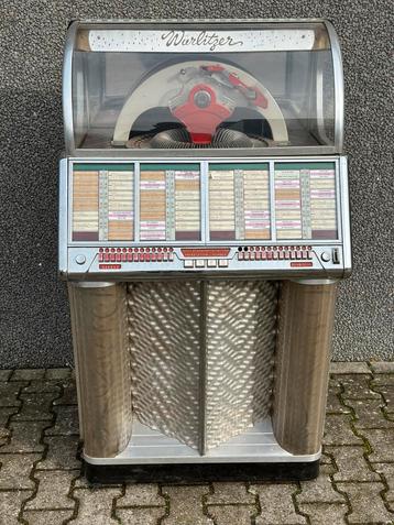 Nette Wurlitzer model 1700 jukebox 