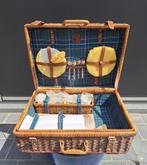 Rieten picknickmand met inhoud (nieuw), Hobby en Vrije tijd, Picknickmanden, Ophalen, Zo goed als nieuw