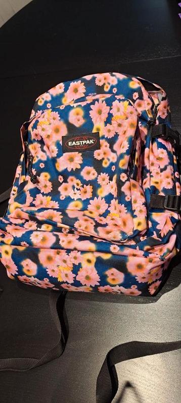 Eastpak provider: comme neuf acheté en décembre 2023 disponible aux enchères