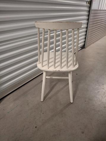Chaises vintage beschikbaar voor biedingen
