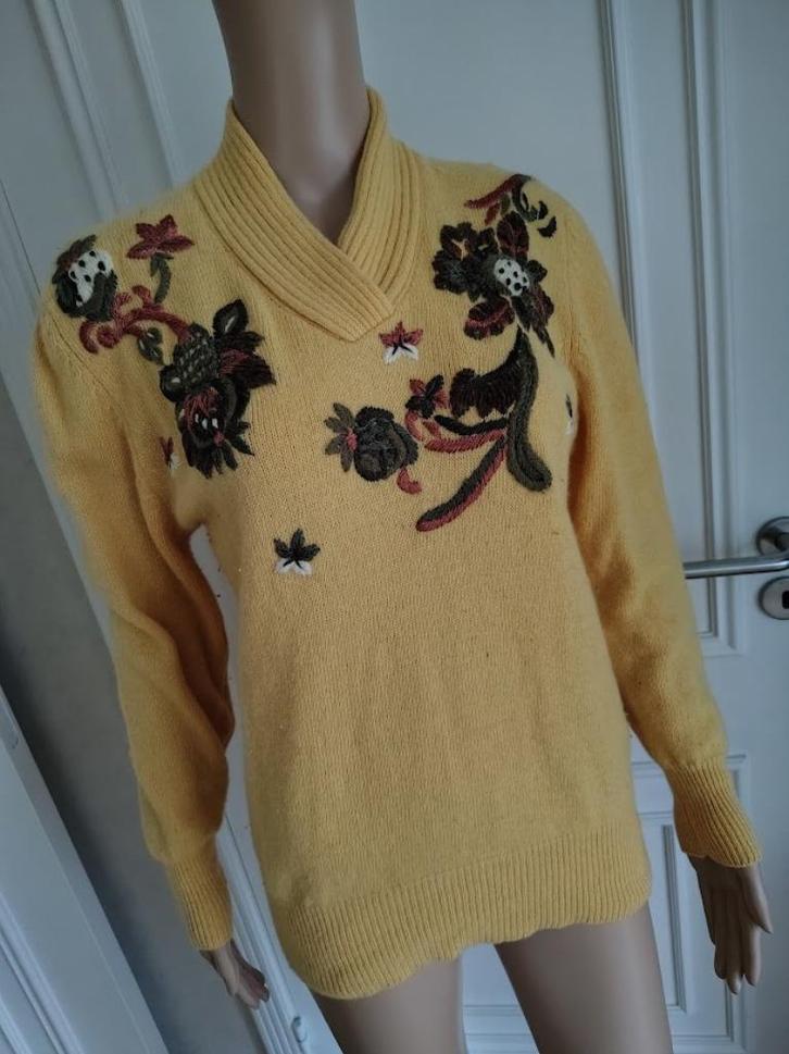 vintage trui met geborduurde print, Kleding | Dames, Truien en Vesten, Zo goed als nieuw, Maat 36 (S), Geel, Ophalen of Verzenden