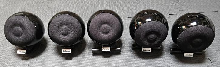 Cabasse Eole 1 Pack 5.0 noir – 5 satellites + 2 pieds, Audio, Tv en Foto, Luidsprekerboxen, Gebruikt, Surroundset zonder subwoofer