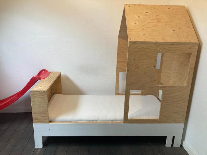 Kinderbed. Huisje voor Kleuter voor matras 150cm-70cm, Kinderen en Baby's, Kinderkamer | Bedden, Gebruikt, 160 tot 180 cm, 70 tot 85 cm